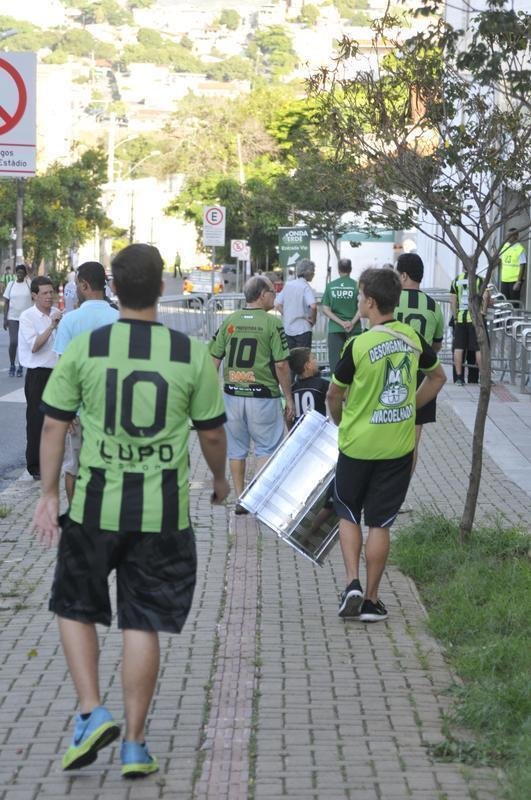 Torcida alviverde compareceu ao Independncia para a estreia do Coelho na temporada