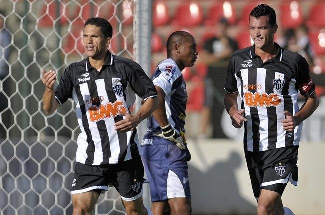 2010 - Nove vitrias, um empate e nove derrotas (49,1% de aproveitamento), com 33 gols marcados e 29 gols sofridos