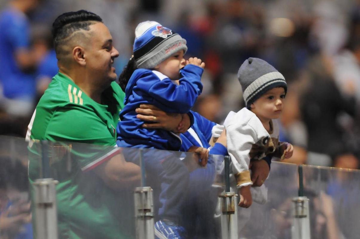 Torcedores do Cruzeiro no jogo com o Vila Nova, no Mineiro