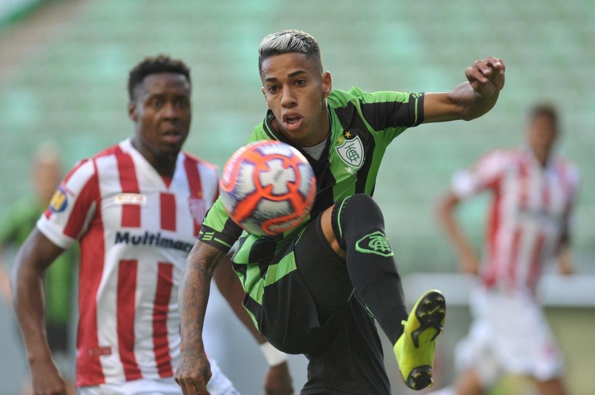 Veja fotos do jogo entre Amrica e Villa Nova