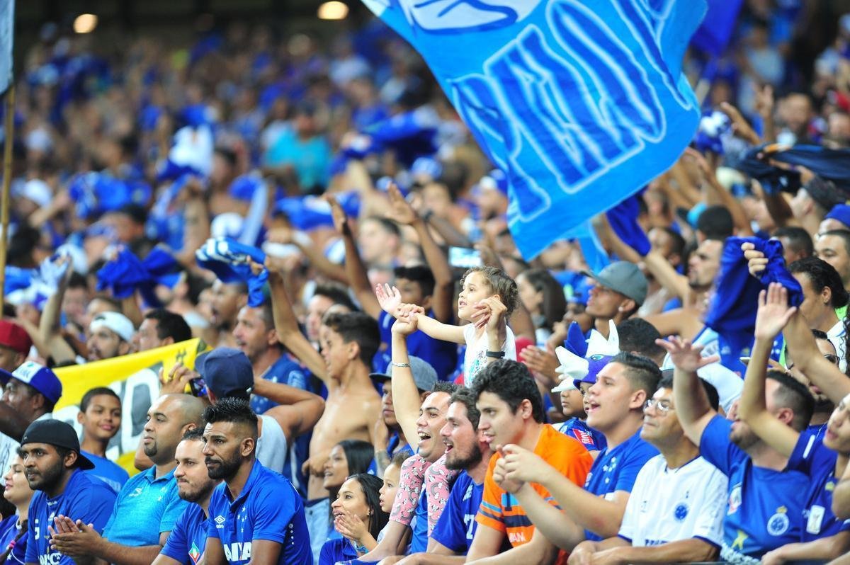 Rafinha entrou na etapa final, 'voou em campo' e marcou os dois gols que fecharam a vitria