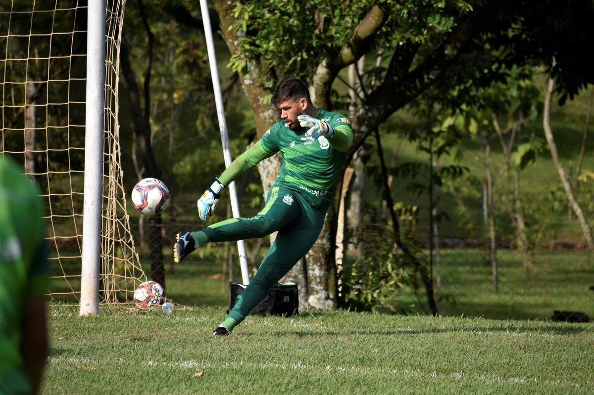 O América treinou em Uberlândia nesta quarta-feira (31). As atividades visaram o confronto contra o Uberlândia, válido pela 6ª rodada do Campeonato Mineiro. A partida será realizada no Parque do Sabiá, às 11h.