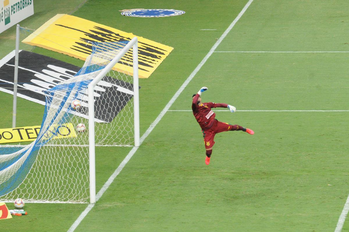 Fotos do duelo entre Cruzeiro e Sampaio Corra, no Mineiro, pela 14 rodada da Srie B do Campeonato Brasileiro