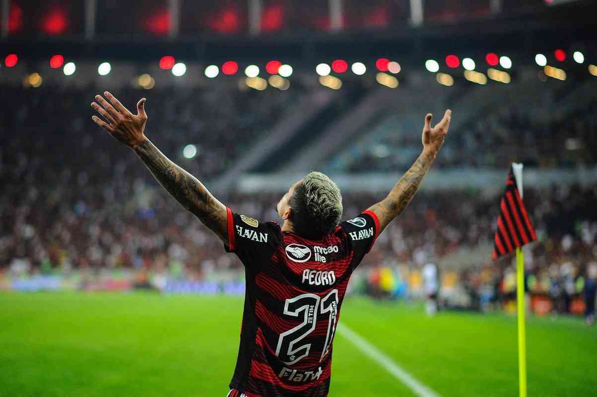 12 - Pedro (Flamengo) - 35 jogos e 13 gols