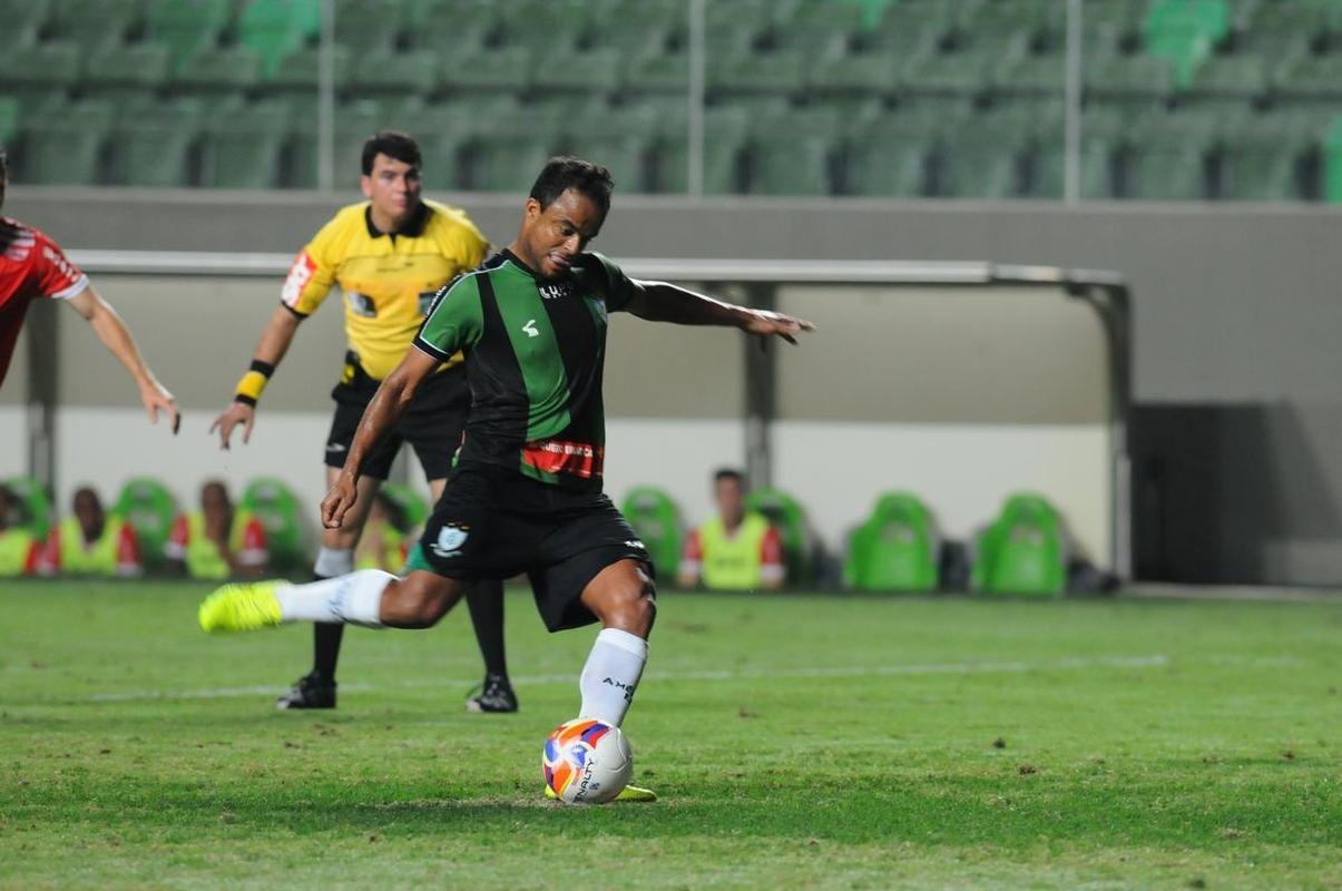 Imagens do jogo entre Amrica e Mogi Mirim no Independncia