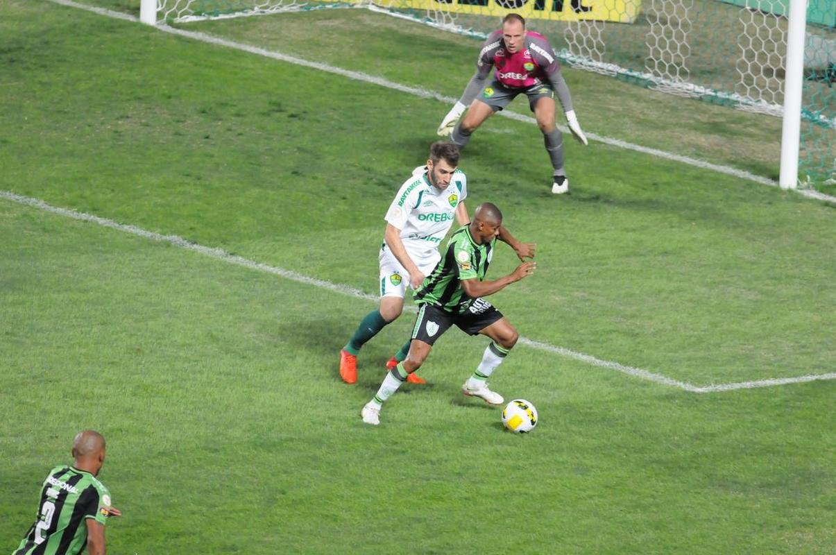 Amrica e Cuiab se enfrentaram, no Independncia, pela 9 rodada do Campeonato Brasileiro