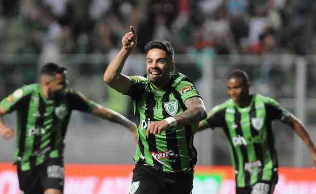 Henrique Almeida marcou o gol da vitória do América sobre o Goiás