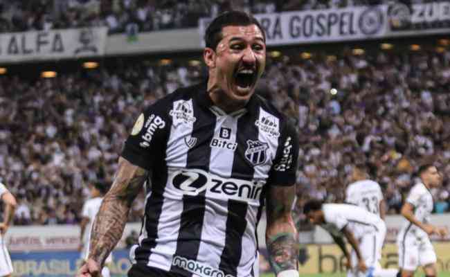 Vincius, o Vina, marcou um dos gols do Cear na vitria por 2 a 1 diante do Corinthians, nesta quinta-feira (25)