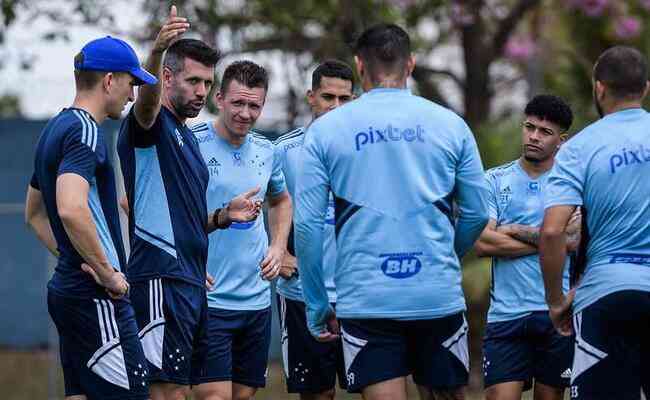 Cruzeiro volta a vencer e agora se prepara para festa final no