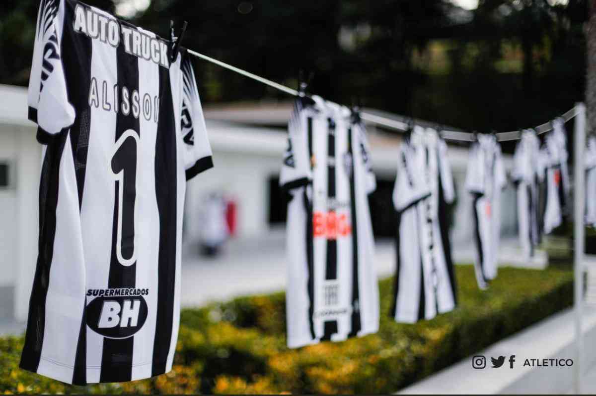 Atltico montou varal com camisas personalizadas para receber jogadores da Seleo Brasileira na Cidade do Galo