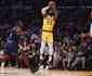 Com Kobe Bryant na torcida, LeBron James faz 'triple-double' em vitria do Lakers