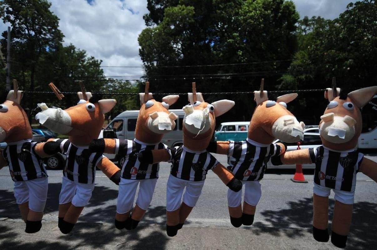 Torcida do Atltico chegou animada ao Mineiro para o jogo da taa, contra o RB Bragantino. Dia de festejar com o time o ttulo do Campeonato Brasileiro de 2021