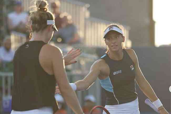 Ao lado da canadense Gabriela Dabrowski, Luisa Stefani avana no WTA de Montreal 