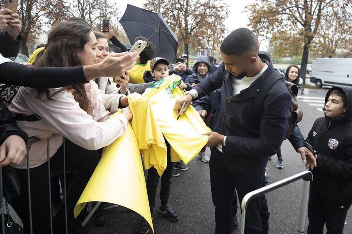 Nesta segunda-feira, os atletas que defendem clubes europeus comearam a se apresentar em Turim. Com isso, a Seleo Brasileira aguarda apenas a chegada de Marquinhos e Neymar 