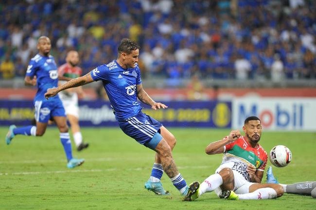 Edu marca gol da vitria do Cruzeiro sobre o Brusque, no Mineiro, pela segunda rodada da Srie B; veja as imagens da festa da torcida