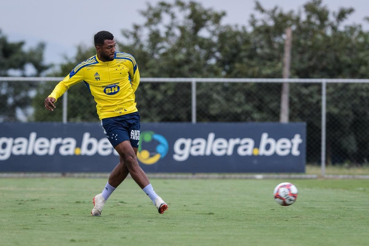 Jogadores do Cruzeiro realizaram primeiro treino sob comando de Mozart nesta sexta-feira (11/06)