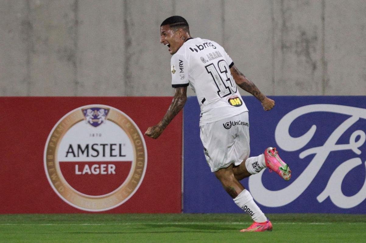 Jogo entre Amrica de Cli e Atltico, em Barranquilla, pela Copa Libertadores, teve diversas paralisaes devido aos efeitos do gs de pimenta nos atletas. Protestos do lado de fora do estdio, contra o governo, tiveram consequncias no gramado. 