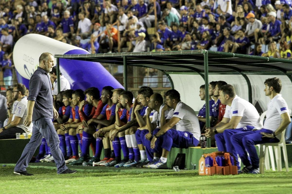 Imagens do jogo entre Tombense x Cruzeiro, pela 4 rodada do Estadual, no Ipatingo
