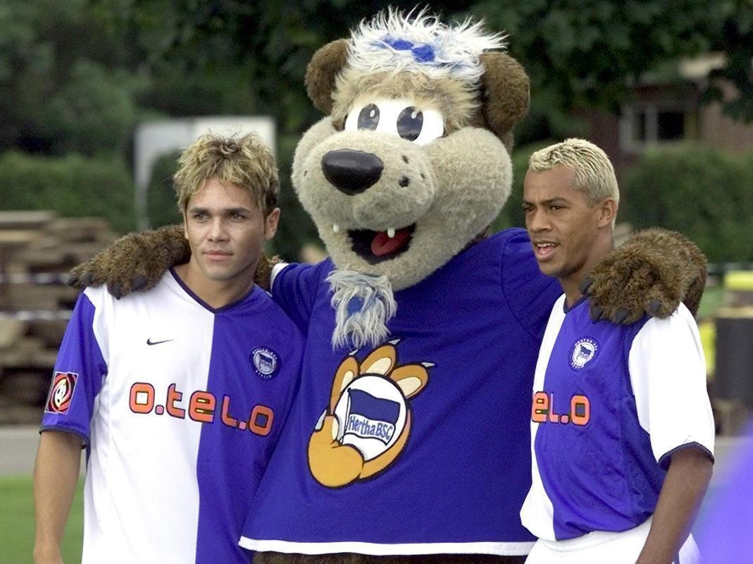 Alex Alves 'capoeira' foi vendido ao Herta Berlim em 1999, por US$ 9 milhes. No clube alemo, ele fez parceria com Marcelinho (foto).