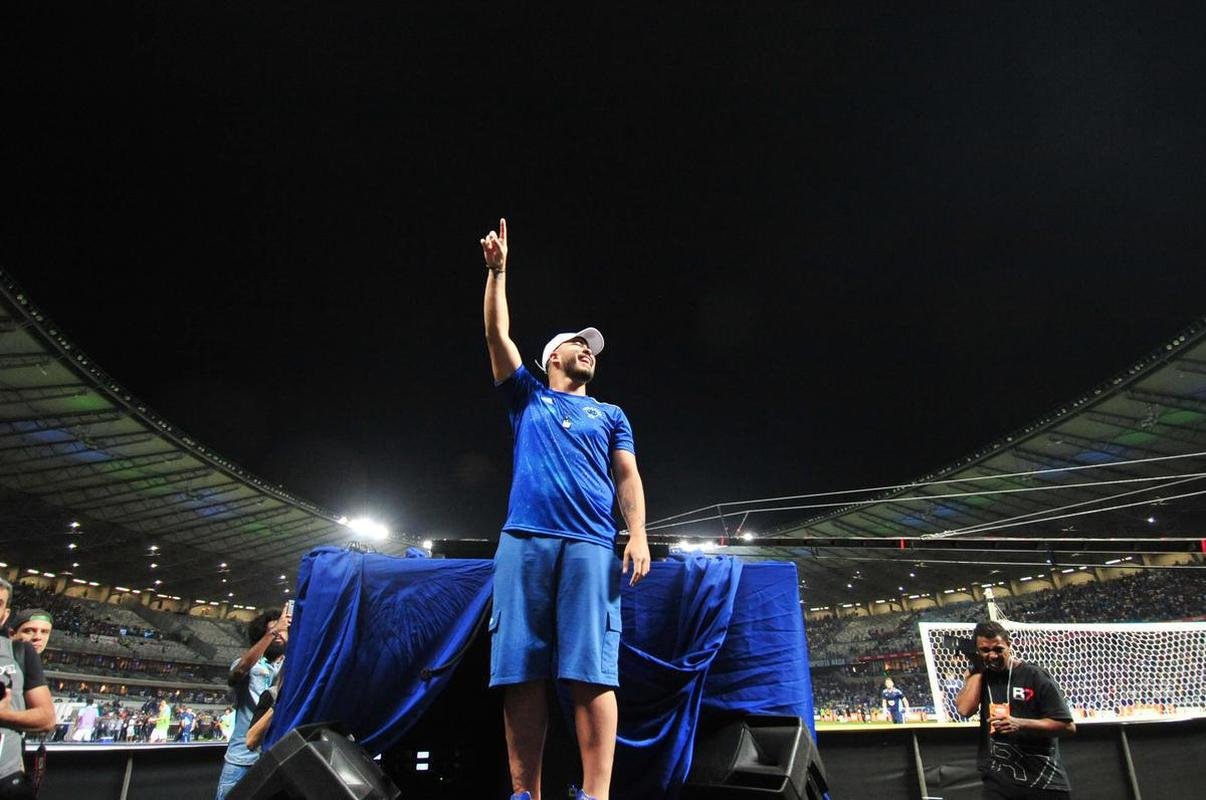 DJ Ronald, filho de Ronaldo, foi uma das atraes antes da partida contra o Vasco, no Mineiro, pela Srie B