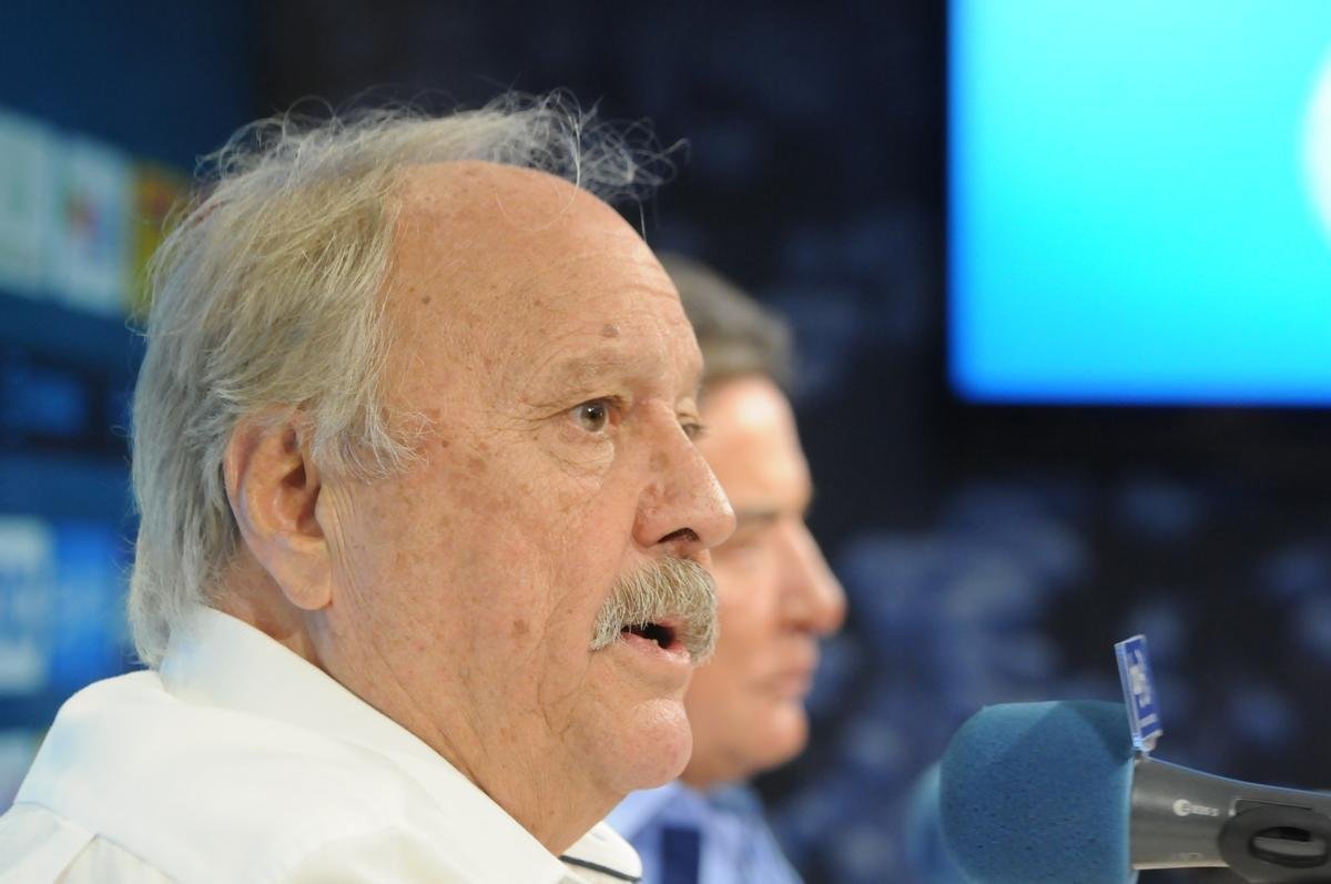 Novo gestor de futebol do Cruzeiro, Zez Perrella deu entrevista nesta sexta-feira, na Toca da Raposa II