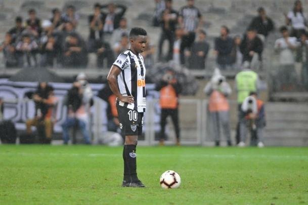 Atltico perdeu por 4 a 3 para o Coln nos pnaltis e foi eliminado da Copa Sul-Americana. Goleiro argentino Burin defendeu penalidades de Rver e Cazares