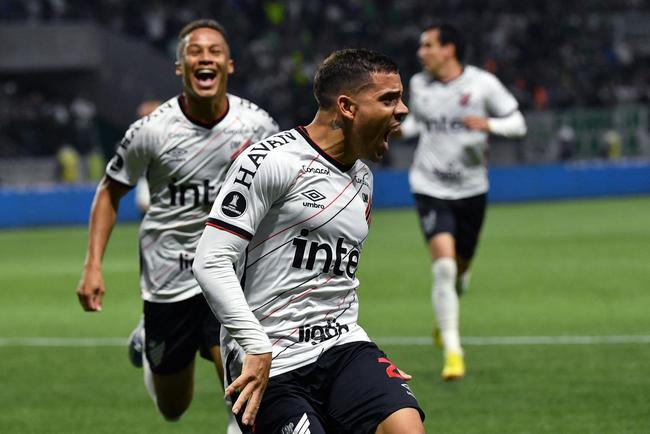 6º Athletico-PR (264 pontos)