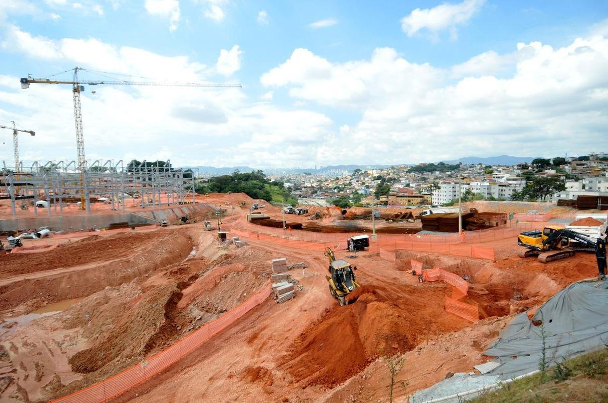 Arena MRV completa um ano de obras neste 20 de abril de 2021. Veja como est o andamento da construo do estdio do Atltico, que tem previso de ficar pronto em outubro de 2022. Sero 46 mil lugares, 2.333 vagas de estacionamento, 40 bares e 80 camarotes. O empreendimento fica no bairro Califrnia, em Belo Horizonte. (Fotos de Gladyston Rodrigues/EM/D. A Press)