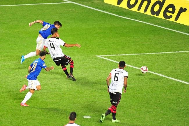 Fotos do duelo entre Cruzeiro e Vitria, no Independncia, em Belo Horizonte, pela 17 rodada da Srie B do Campeonato Brasileiro