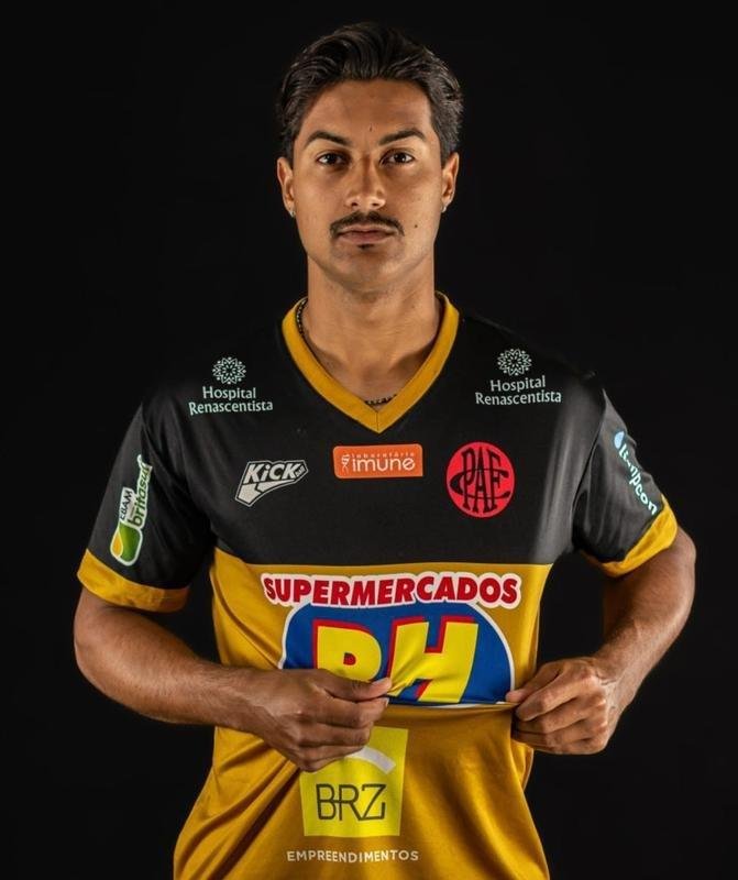 Renato Vischi, zagueiro