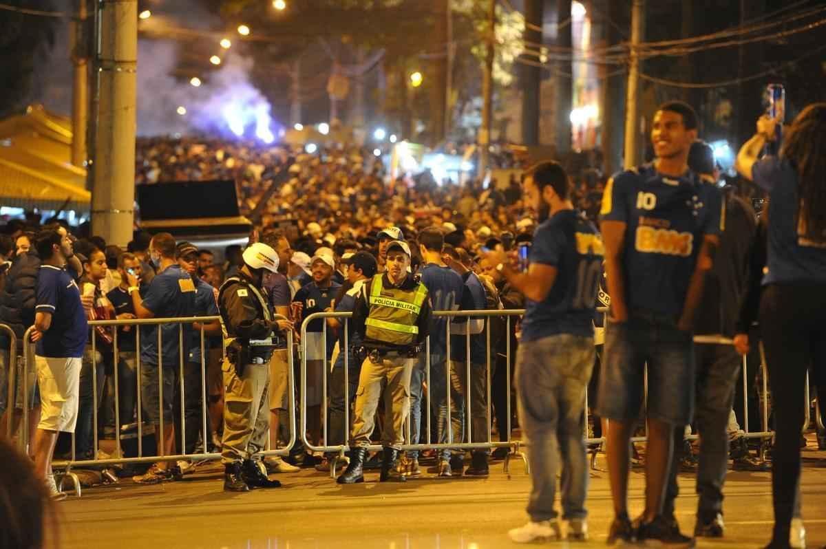 Torcedores do Cruzeiro na partida contra o Palmeiras no Mineiro