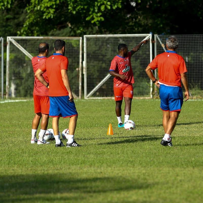 Com jogadores conhecidos da torcida mineira, como o zagueiro Edcarlos o meio-campista Leandro Domingues, o Betim apresentou o elenco nessa segunda-feira (21)