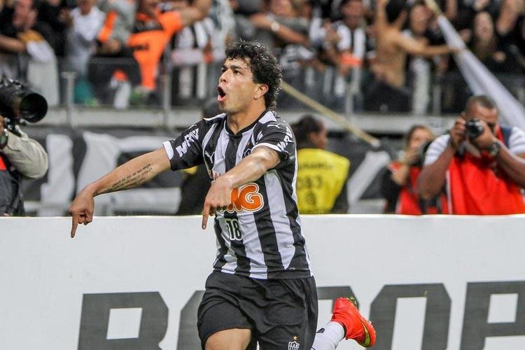 Recopa Sul-Americana 2014: Atltico 4 x 3 Lans - Com gol nos acrscimos, o Lans venceu o Galo por 3 a 2 no tempo normal e levou a deciso para a prorrogao (o time de Levir Culpi venceu o primeiro jogo, fora de casa, por 1 a 0). Nos 30 minutos finais, apareceu a estrela de Luan. Recuperado de grave leso que o tirou de campo no primeiro semestre, ele fez a jogada para o gol contra de Gustavo Gmez. No fim, virada do Atltico e mais um ttulo no Mineiro.