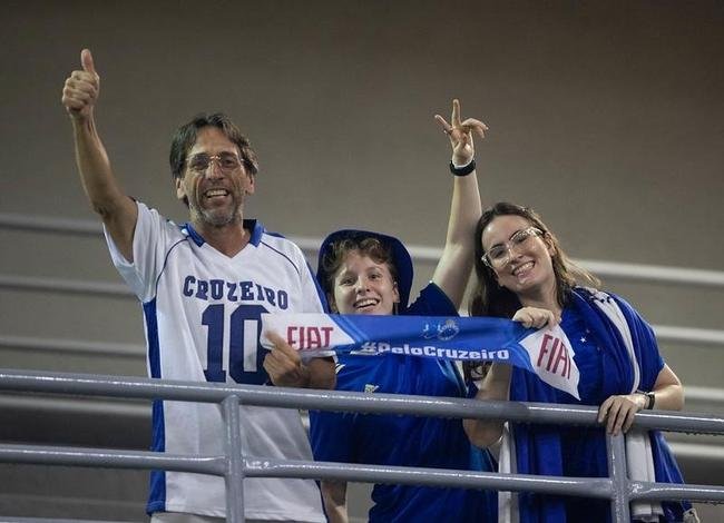 Fotos da torcida do Cruzeiro na partida contra o CSA, nesta quarta-feira (20), no Rei Pel, em Macei. Jogo  vlido pela 19 rodada da Srie B do Campeonato Brasileiro.
