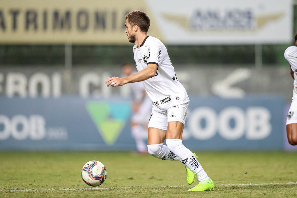 Hyoran - Entrou na reta final do jogo pelo lado esquerdo do ataque e não tocou muito na bola.
