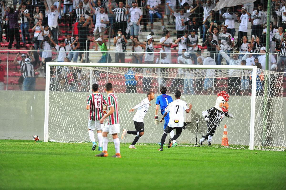Galinho vence o Fluminense por 3 a 1, de virada, no Independncia, e conquista a Taa BH