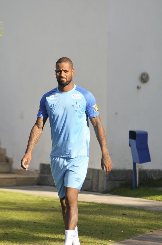 Treino do Cruzeiro nesta segunda marcou o batismo do colombiano Luis Orejuela, reforo para 2019