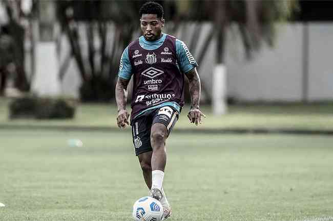 Marinho voltou a treinar no Santos, mas no esconde chateao com a diretoria 