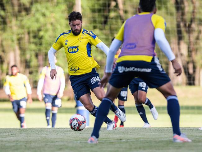 Fotos do treino do Cruzeiro no CT SM Sports, em Londrina, antes da partida contra o Londrina pela Série B. Duelo será nesta sexta, às 21h30, no estádio do Café, em Londrina, interior do Paraná