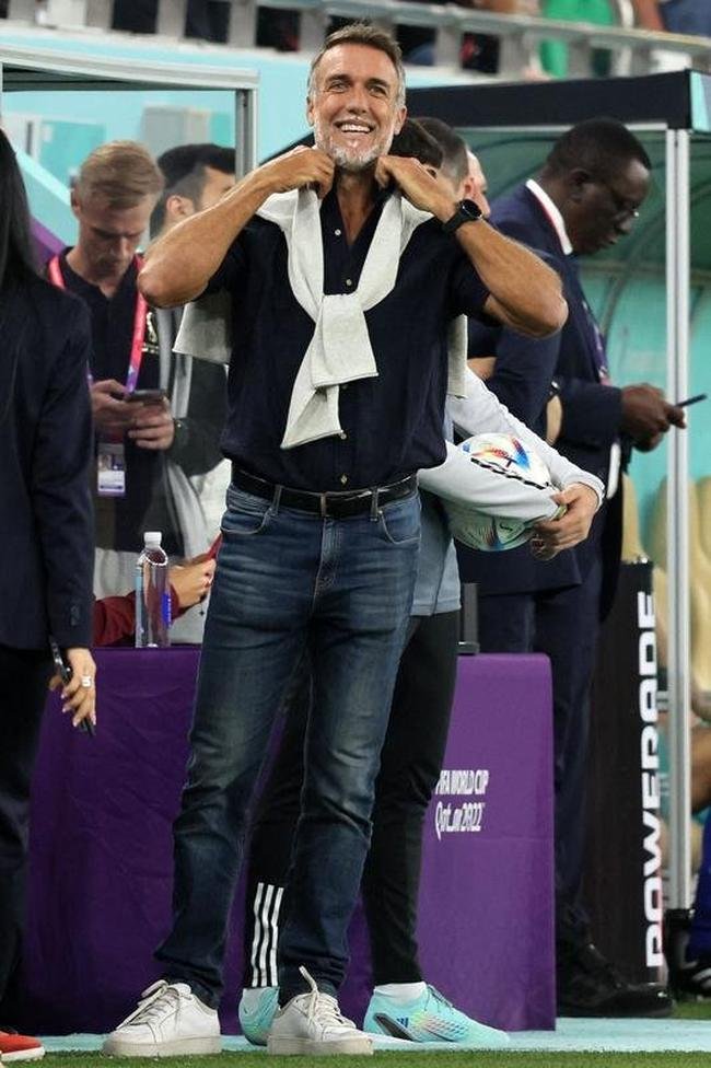 Jogo festivo entre lendas das Copas do Mundo reuniu �dolos do futebol como Materazzi, Essien, Michel Salgado, Seedorf, Jorge Campos, Terry, Del Piero, Vieri, Makelele, Deco, Zanetti, Batistuta, Mario Kempes, Cafu e Roberto Carlos no Est�dio Al Thumama e teve presidente da Fifa Gianni Infantino como �rbitro