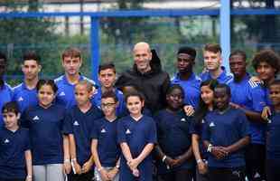 Zidane e demais jogadores franceses se reuniram em evento comemorativo em Paris