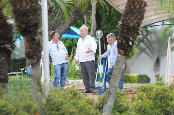 Fotos da apresentao de Adilson Batista como novo tcnico do Cruzeiro. Tcnico teve reunio com jogadores na Toca da Raposa II, falou com a imprensa e depois comandou seu primeiro treino