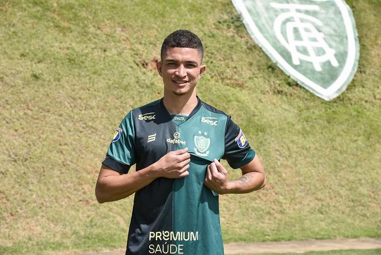 O lateral-esquerdo Marlon foi o décimo reforço do América para 2021. O defensor, que pertence ao Sampaio Corrêa, assinou contrato de empréstimo até maio de 2022.