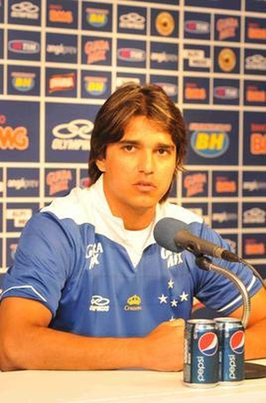 Imagens da apresentao do atacante Marcelo Moreno na Toca da Raposa II