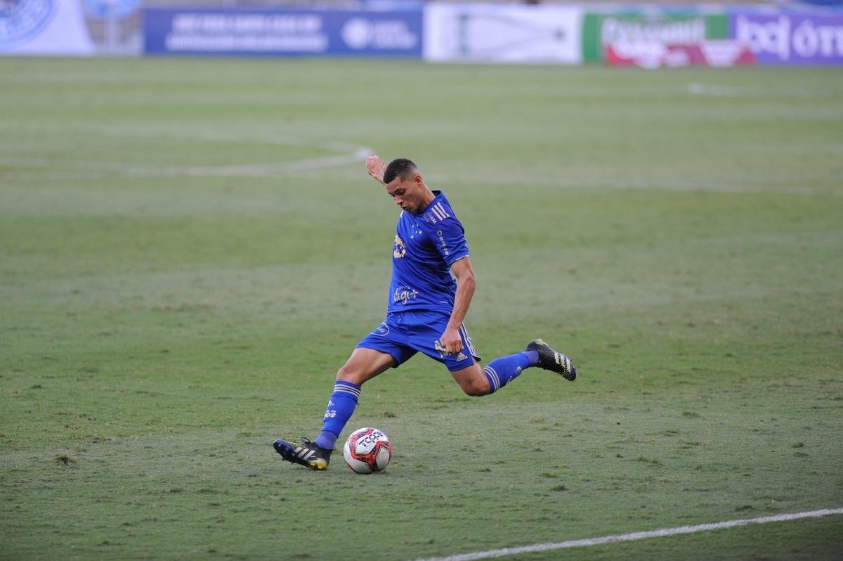 Fotos da vitria do Cruzeiro sobre o Athletic de So Joo del-Rei, por 1 a 0, no Mineiro, pela quarta rodada do Campeonato Mineiro de 2021. Marcelo Moreno, de pnalti, marcou o gol do triunfo celeste no Gigante da Pampulha