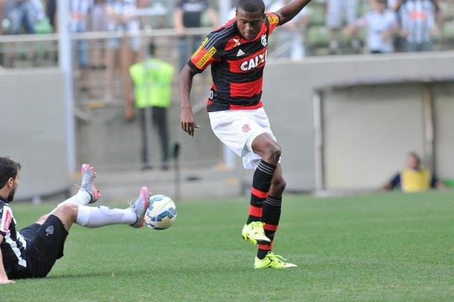 lances do primeiro tempo do jogo entre Atl�tico e Flamengo no Independ�ncia
