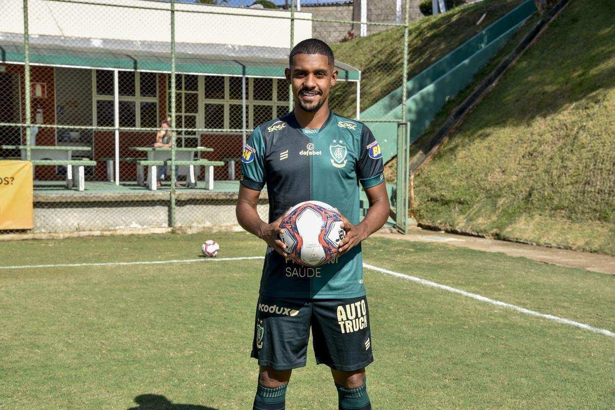 Ramon (meia; emprestado pelo Internacional)