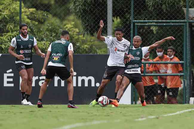 Galo ter time misto na estreia do Campeonato Mineiro