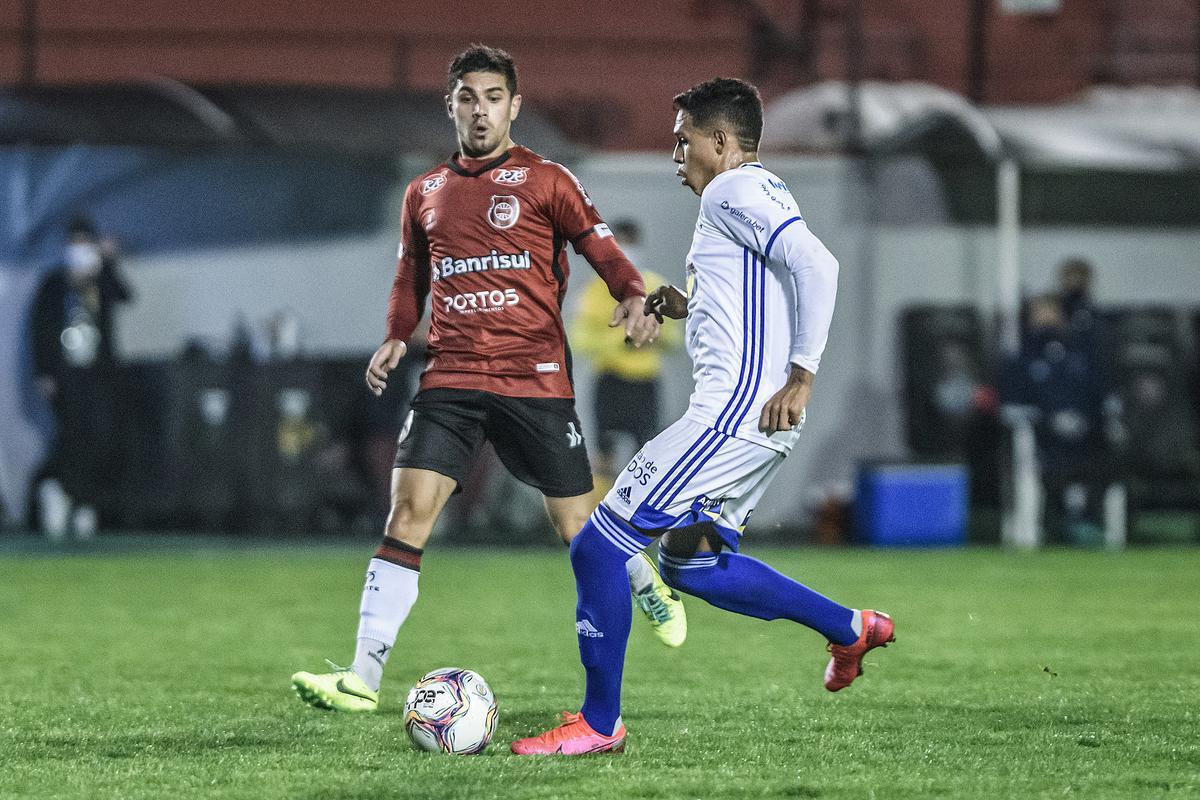 O Cruzeiro perdeu para o Brasil de Pelotas por 1 a 0, no estádio Bento Freitas, em Pelotas, no Rio Grande do Sul. O duelo da sétima rodada da Série B foi realizado no dia 2 de setembro.