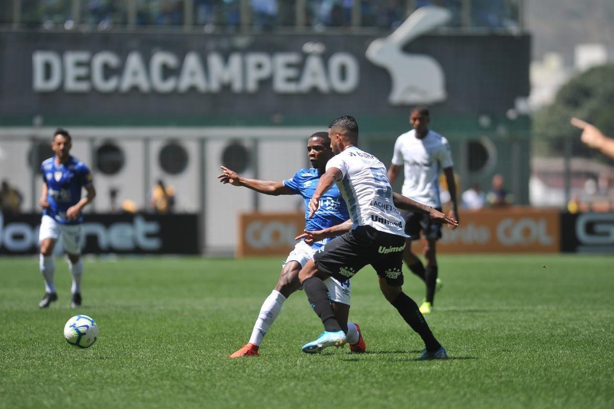 Lances da partida entre Cruzeiro e Grmio, no Independncia, pela 18 rodada do Campeonato Brasileiro